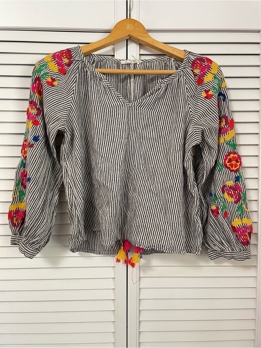 Floreat Anthropologie Women’s S Peasant Top Blouse Floral Embroidered Tassels